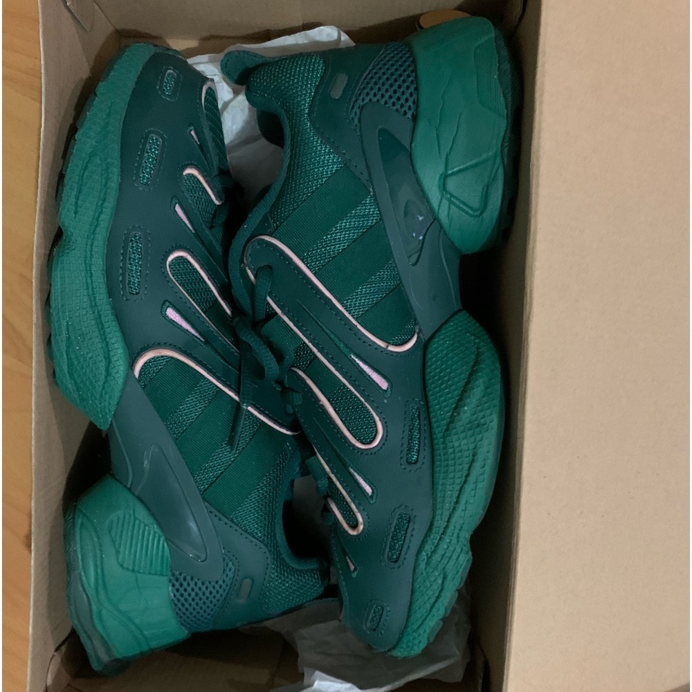 Like NEW, Addidas platform sneakers